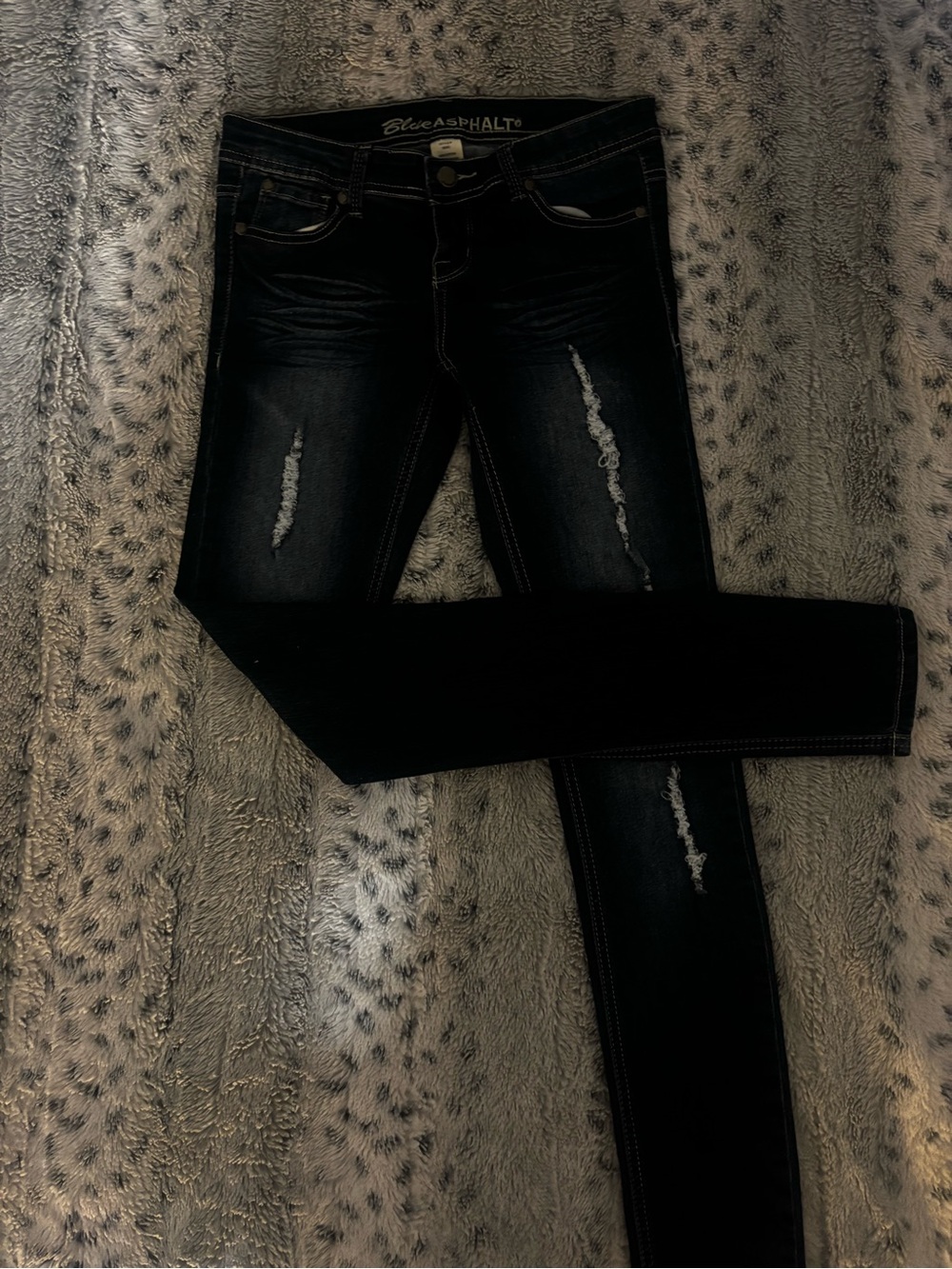 Distressed Skinny Jeans. Size 5 Never worn. new. - Picture 3 of 6